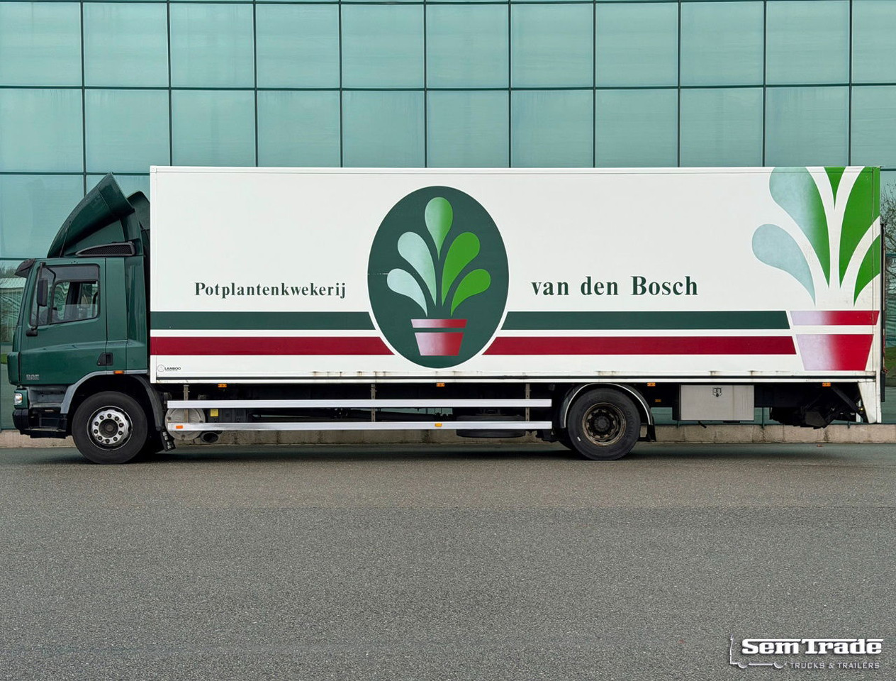 DAF CF 65.250 Euro 3 Manual Gearbox Lamboo Isolated BOX + Heater 970x250x270 CM Inside Tail Lift Holland-Truck - Skříňový nákladní auto: obrázek 2 DAF CF 65.250 Euro 3 Manual Gearbox Lamboo Isolated BOX + Heater 970x250x270 CM Inside Tail Lift Holland-Truck - Skříňový nákladní auto: obrázek 2