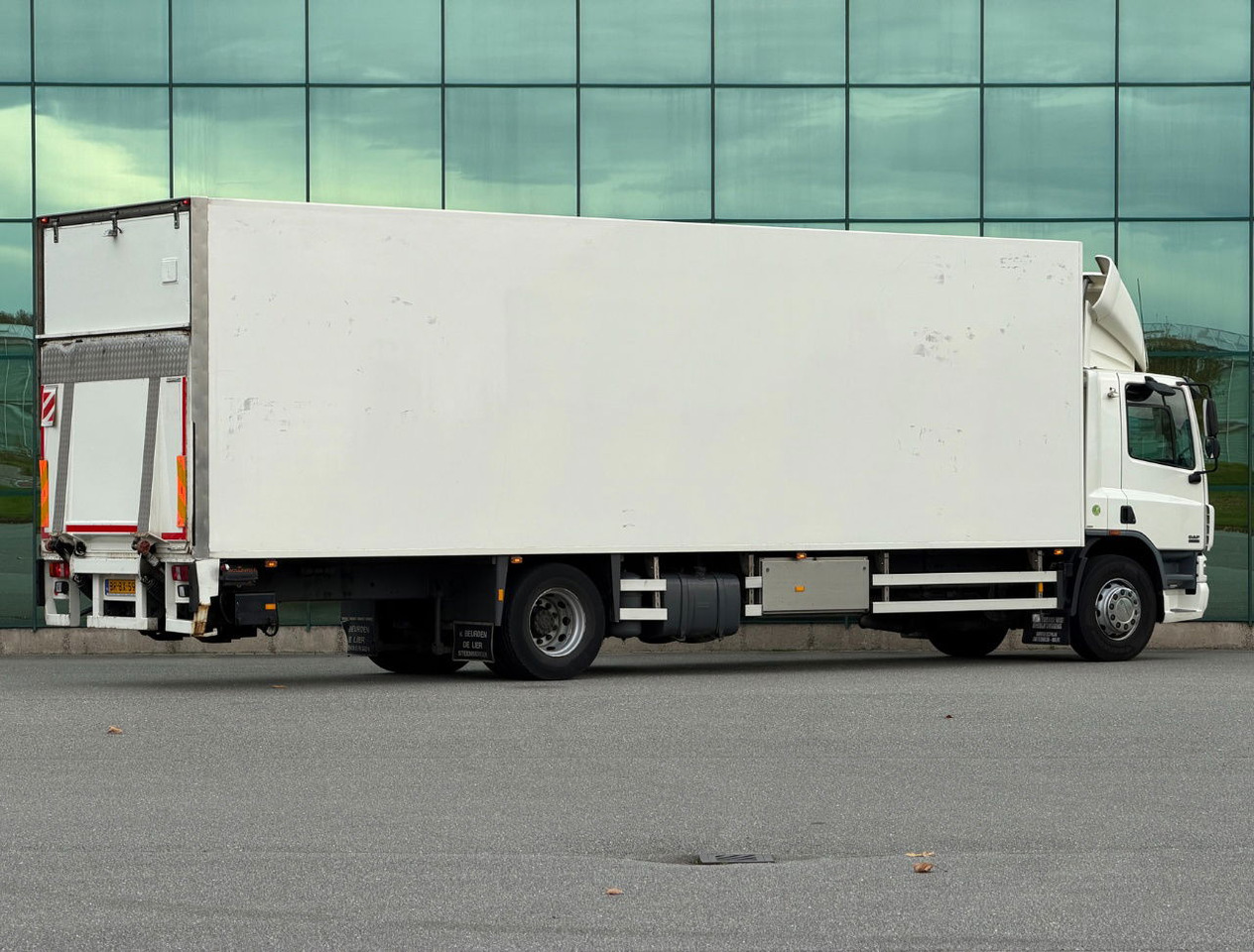 DAF CF 75.250 Euro 3 Manual Gearbox VAN Beurden Isolated BOX Tail Lift Super Condition NL-Truck - Skříňový nákladní auto: obrázek 4 DAF CF 75.250 Euro 3 Manual Gearbox VAN Beurden Isolated BOX Tail Lift Super Condition NL-Truck - Skříňový nákladní auto: obrázek 4