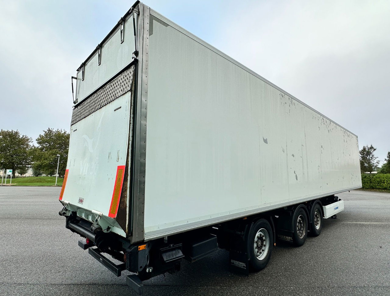Krone SD Thermo King SLe 200 Lift Axle Steering Axle Tail Lift - Chladírenský návěs: obrázek 5 Krone SD Thermo King SLe 200 Lift Axle Steering Axle Tail Lift - Chladírenský návěs: obrázek 5
