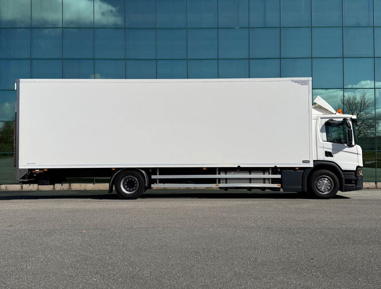 Scania P320 Heiwo 16 Karrenbak 275 CM Hoog Kachel 2.500 KG Klep Super Staat - Skříňový nákladní auto: obrázek 5 Scania P320 Heiwo 16 Karrenbak 275 CM Hoog Kachel 2.500 KG Klep Super Staat - Skříňový nákladní auto: obrázek 5