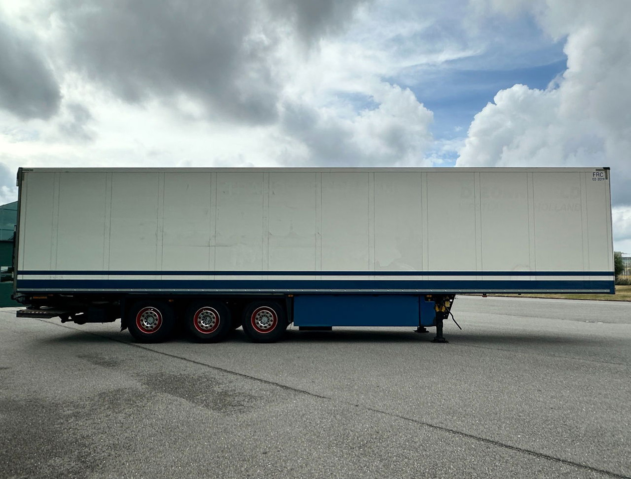 Schmitz Cargobull SCBS3B Carrier Vector 1550 Only 3367 Engine Hours Flowerwide 270 CM High Inside Lift Axle Tail Lift - Chladírenský návěs: obrázek 5 Schmitz Cargobull SCBS3B Carrier Vector 1550 Only 3367 Engine Hours Flowerwide 270 CM High Inside Lift Axle Tail Lift - Chladírenský návěs: obrázek 5