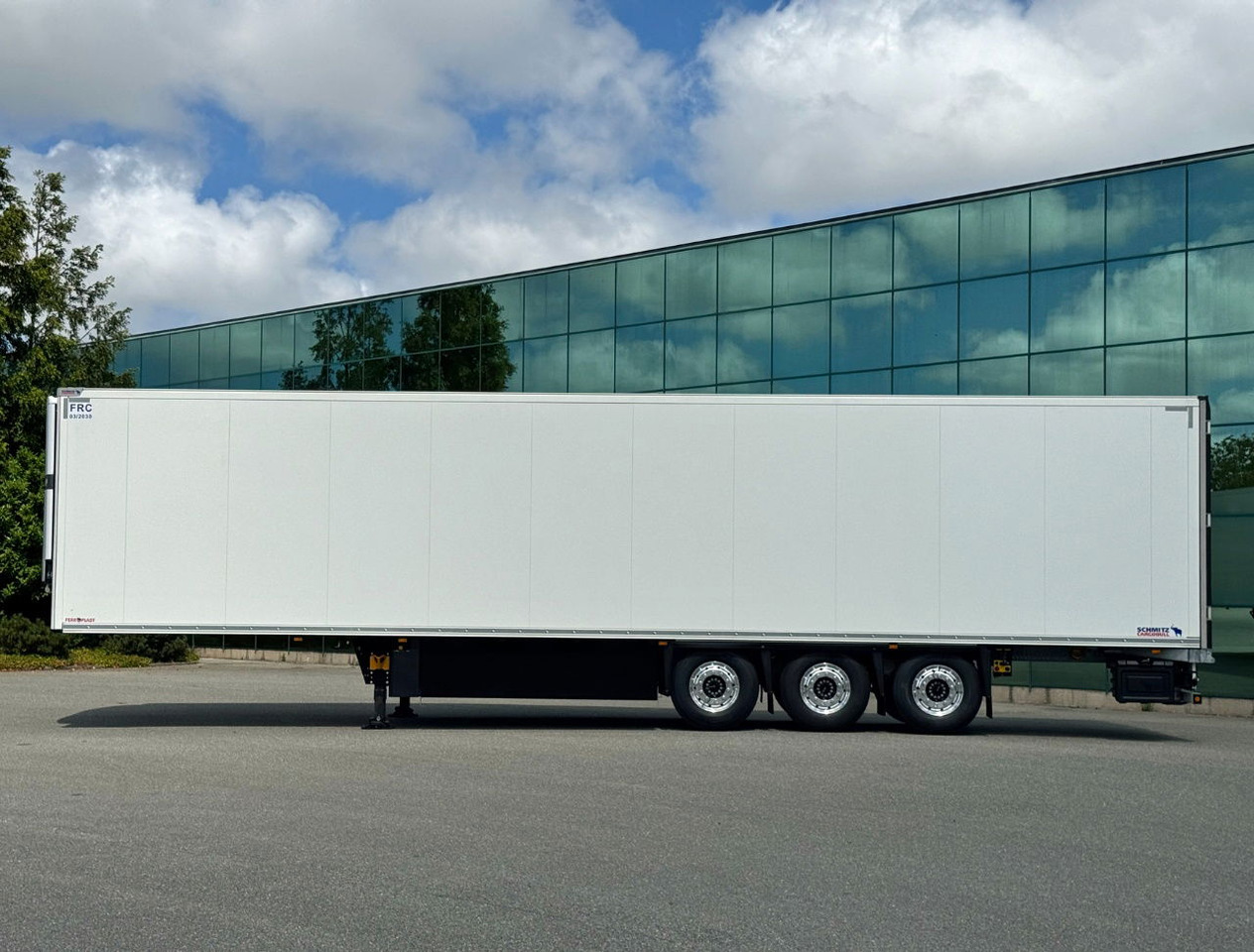 Schmitz Cargobull SCBS3B Thermo King Avancer A-400 270 High NEW AND Unused 2x Lift Axles Flower Wide - Chladírenský návěs: obrázek 2 Schmitz Cargobull SCBS3B Thermo King Avancer A-400 270 High NEW AND Unused 2x Lift Axles Flower Wide - Chladírenský návěs: obrázek 2