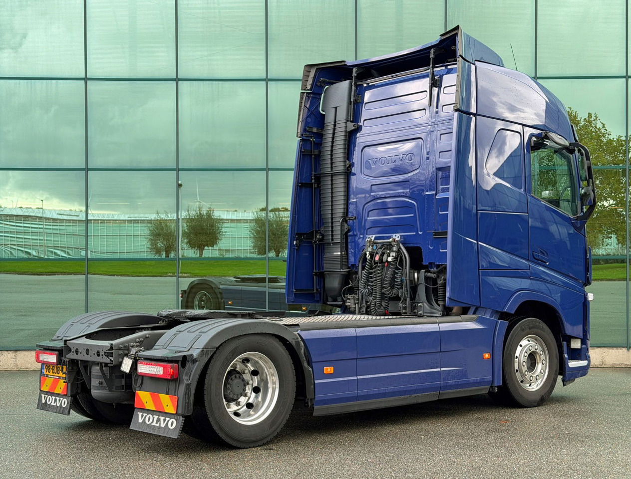 Volvo FH 460 Globetrotter 2x Tanks 811.000 KM TOP Condition NL Truck - Tahač: obrázek 4 Volvo FH 460 Globetrotter 2x Tanks 811.000 KM TOP Condition NL Truck - Tahač: obrázek 4