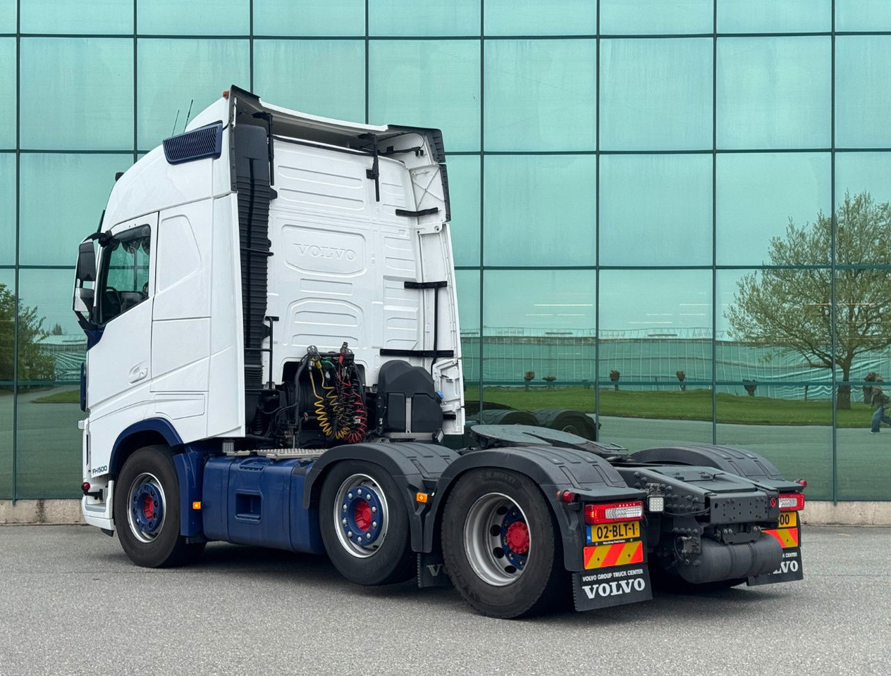 Volvo FH Globetrotter 6X2 701.000 KM Super Condition NL Truck - Tahač: obrázek 3 Volvo FH Globetrotter 6X2 701.000 KM Super Condition NL Truck - Tahač: obrázek 3