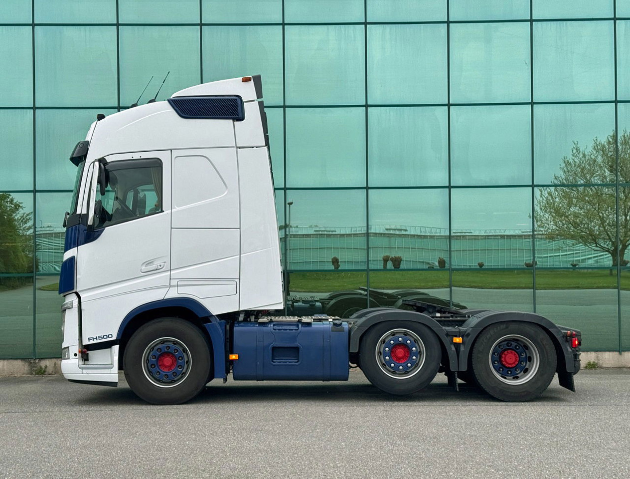 Volvo FH Globetrotter 6X2 701.000 KM Super Condition NL Truck - Tahač: obrázek 2 Volvo FH Globetrotter 6X2 701.000 KM Super Condition NL Truck - Tahač: obrázek 2