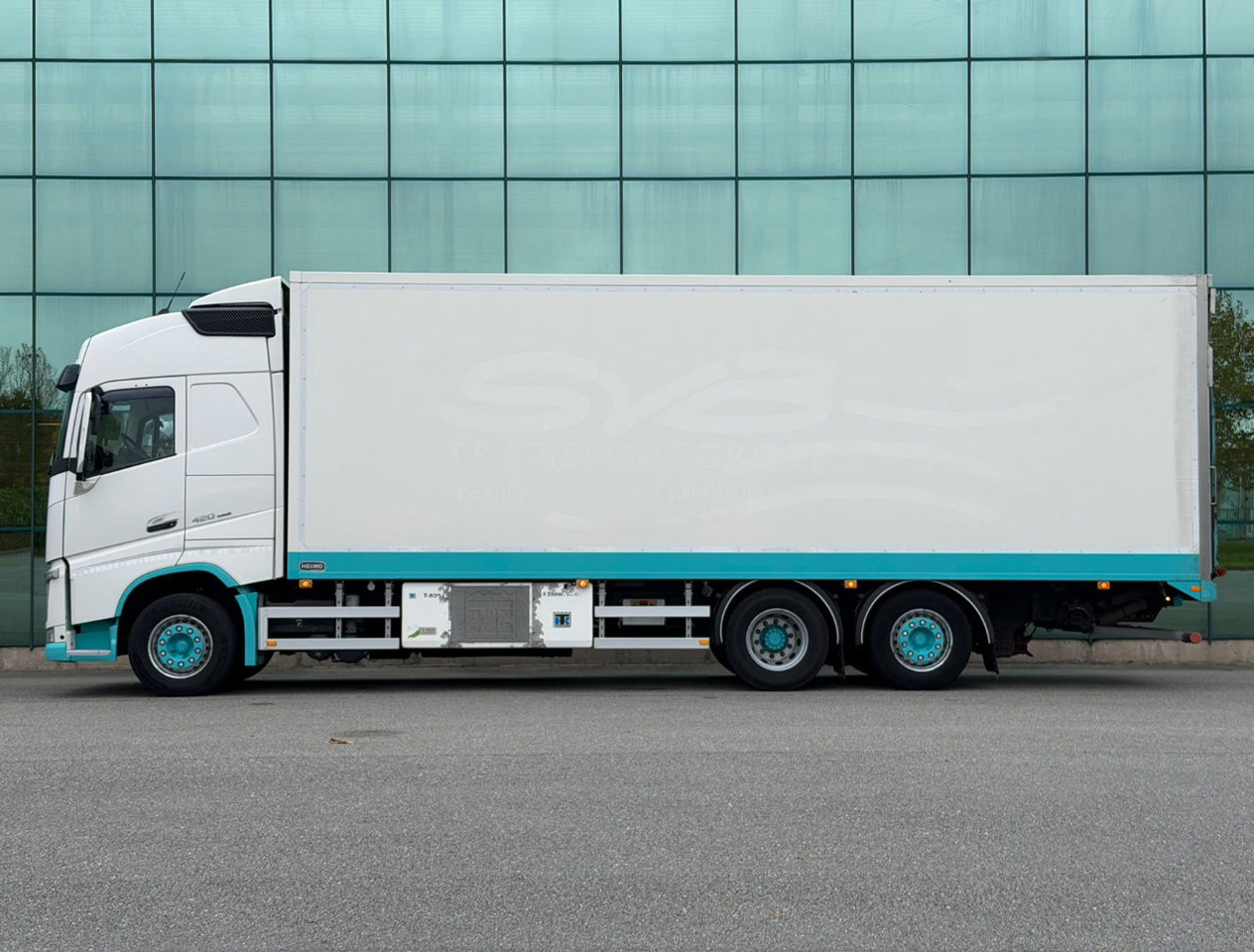 Volvo FH 420 6X2 Globetrotter Heiwo BOX 875 x 250 x 272 CM IN Thermo King T-800 490.000 KM TOP Condition NL Truck - Chladírenský nákladní automobil: obrázek 2 Volvo FH 420 6X2 Globetrotter Heiwo BOX 875 x 250 x 272 CM IN Thermo King T-800 490.000 KM TOP Condition NL Truck - Chladírenský nákladní automobil: obrázek 2