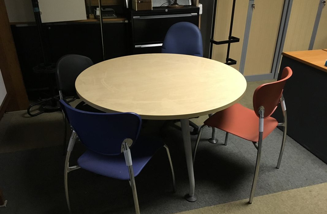 Mobilier de bureau Occasion et Neuf - Nástroj/ Vybavení: obrázek 4 Mobilier de bureau Occasion et Neuf - Nástroj/ Vybavení: obrázek 4