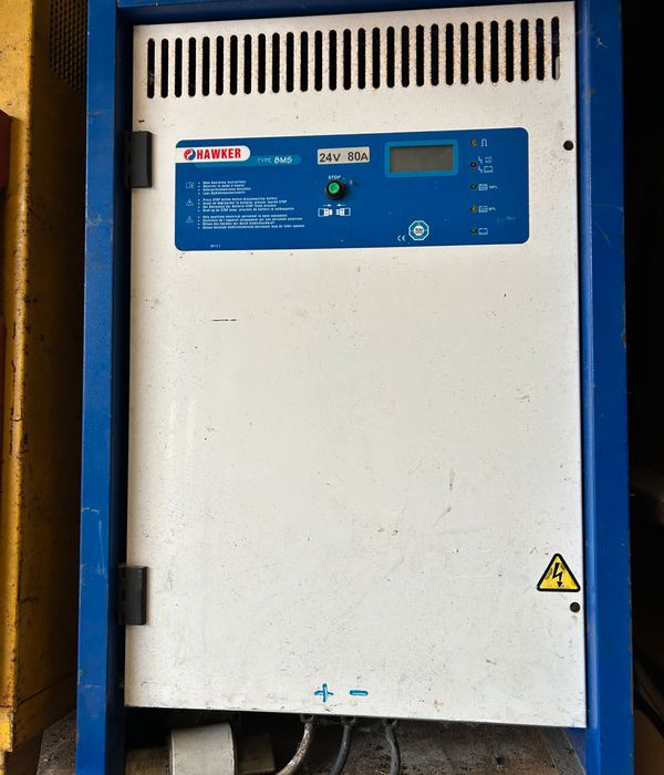 Chargeurs de batteries de traction pour elevateurs , transpalettes , gerbeurs electriques - Průmyslová technika: obrázek 3 Chargeurs de batteries de traction pour elevateurs , transpalettes , gerbeurs electriques - Průmyslová technika: obrázek 3