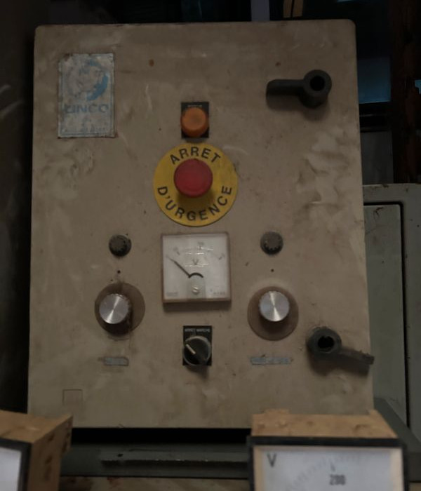 Chargeurs de batteries de traction pour elevateurs , transpalettes , gerbeurs electriques - Průmyslová technika: obrázek 2 Chargeurs de batteries de traction pour elevateurs , transpalettes , gerbeurs electriques - Průmyslová technika: obrázek 2