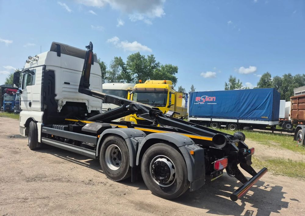 MAN TGX 26-460 oś skrętna Hakowiec - Hákový nosič kontejnerů: obrázek 1 MAN TGX 26-460 oś skrętna Hakowiec - Hákový nosič kontejnerů: obrázek 1