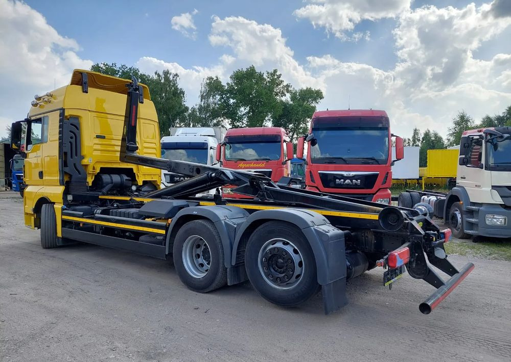 MAN TGX 26-500 Hakowiec oś skrętna - Hákový nosič kontejnerů: obrázek 1 MAN TGX 26-500 Hakowiec oś skrętna - Hákový nosič kontejnerů: obrázek 1