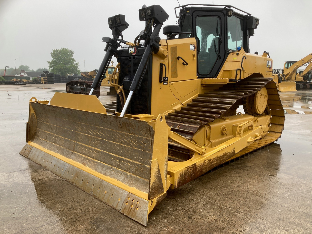 CATERPILLAR D6 LGP - Buldozer: obrázek 1 CATERPILLAR D6 LGP - Buldozer: obrázek 1