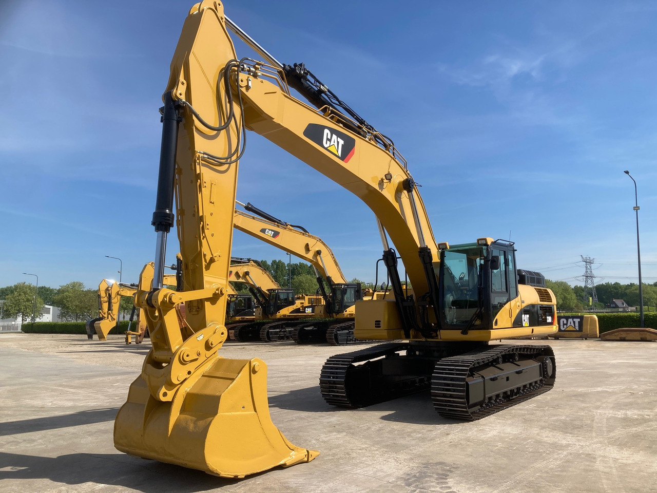 Caterpillar 330DL - Pásové rýpadlo: obrázek 3 Caterpillar 330DL - Pásové rýpadlo: obrázek 3