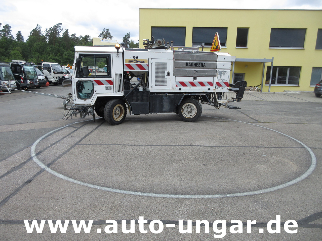 Euroliners Trassar Bagheera Markiermaschine Roadmarking Straßenmarkierung - Technika pro ukládaní asfaltu: obrázek 1 Euroliners Trassar Bagheera Markiermaschine Roadmarking Straßenmarkierung - Technika pro ukládaní asfaltu: obrázek 1