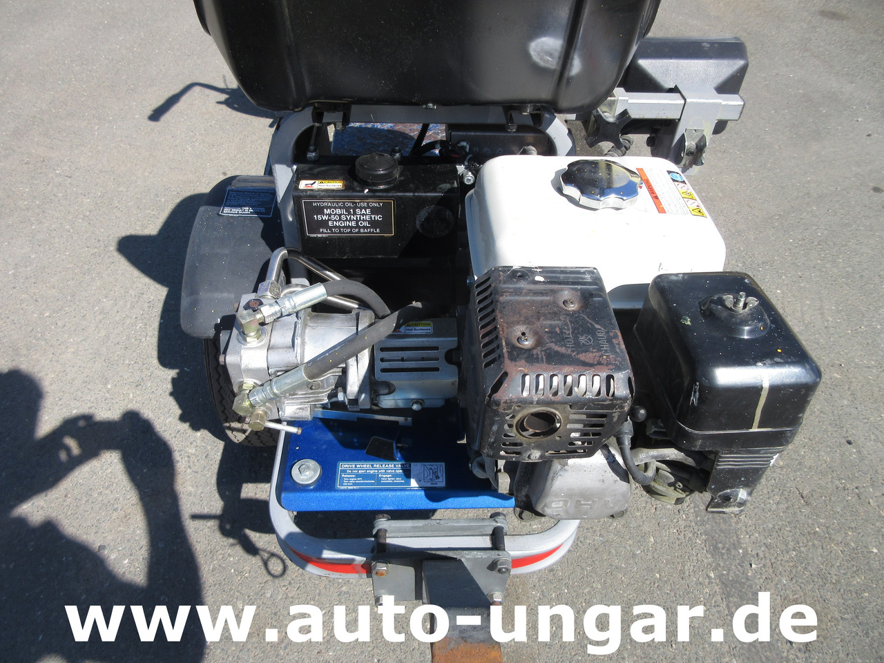 Technika pro ukládaní asfaltu Graco LineLazer III 3900 Linedriver ride-on striper Roadmarking Straßenmarkierung: obrázek 13