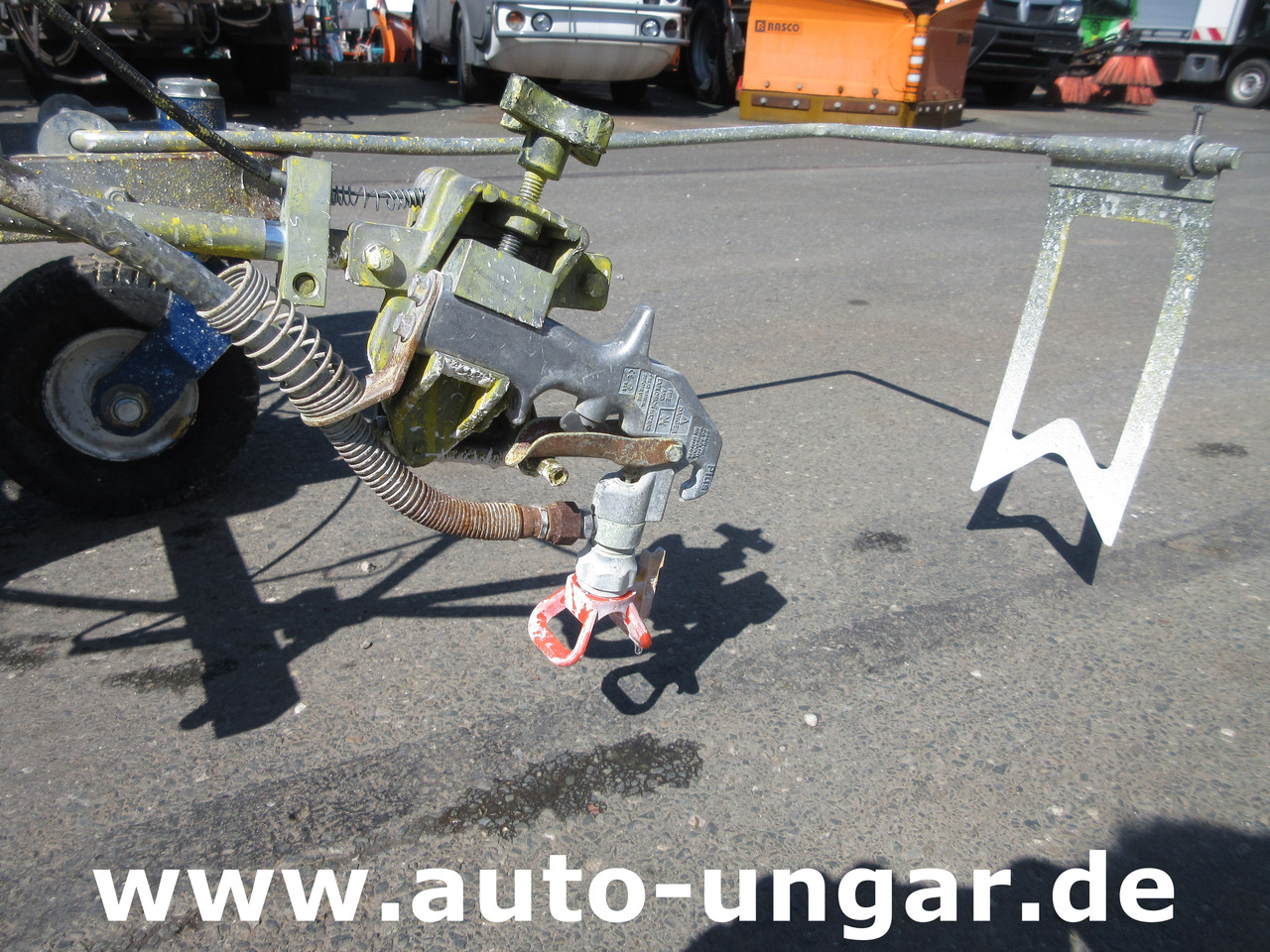 Graco LineLazer III 3900 Linedriver ride-on striper Roadmarking Straßenmarkierung - Technika pro ukládaní asfaltu: obrázek 5 Graco LineLazer III 3900 Linedriver ride-on striper Roadmarking Straßenmarkierung - Technika pro ukládaní asfaltu: obrázek 5