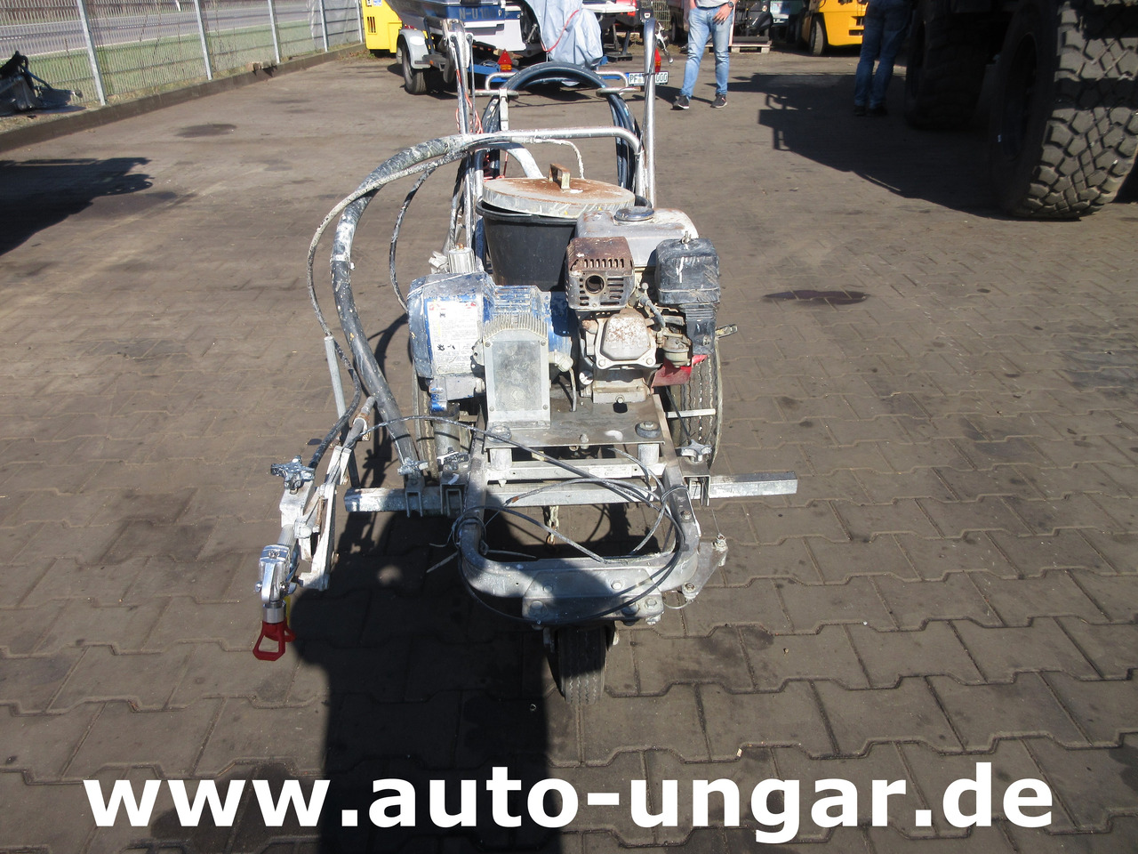 Graco LineLazer Striper GM 5000 Airless Roadmarking Machine Straßenmarkierung - Technika pro ukládaní asfaltu: obrázek 2 Graco LineLazer Striper GM 5000 Airless Roadmarking Machine Straßenmarkierung - Technika pro ukládaní asfaltu: obrázek 2