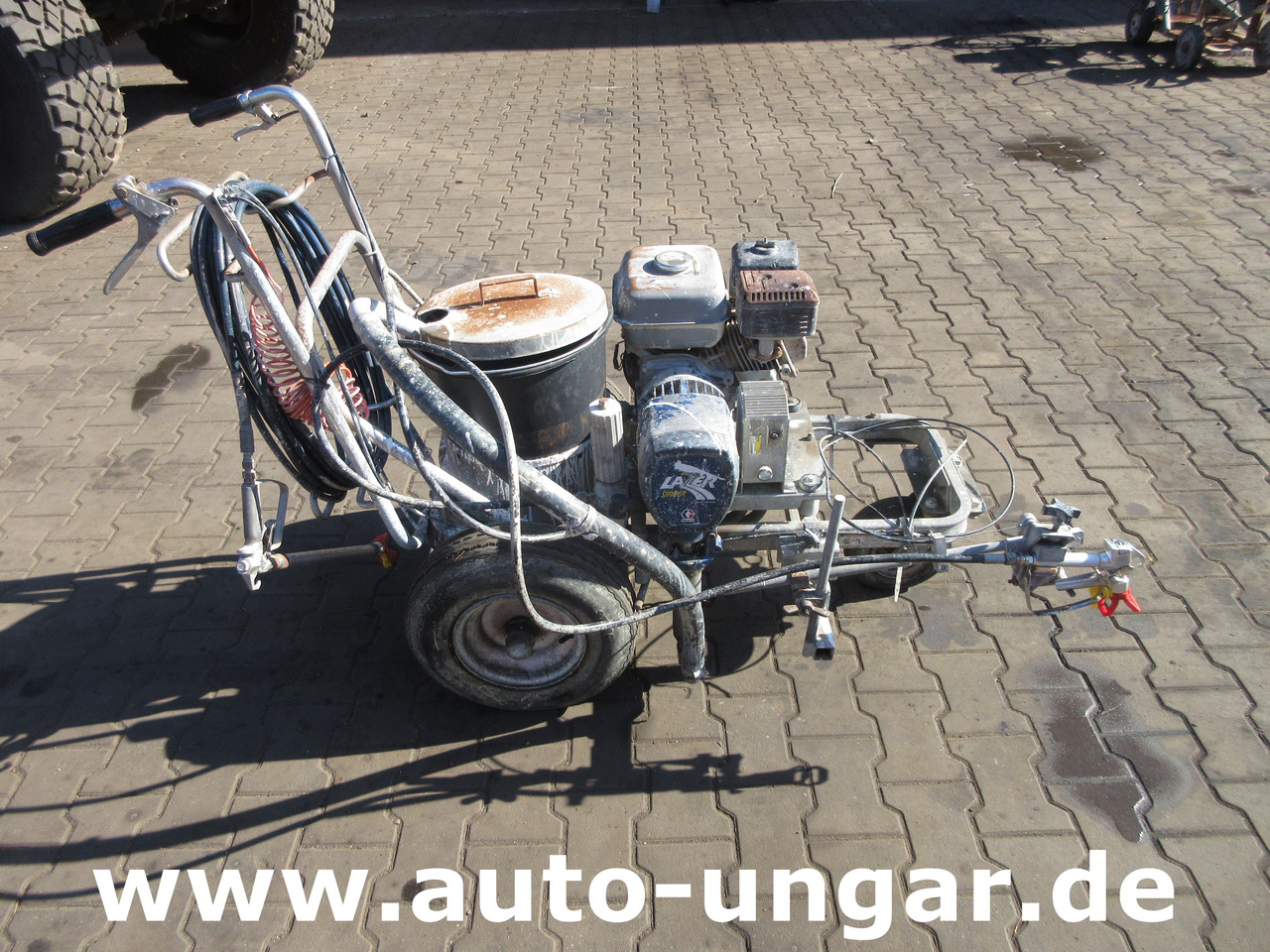 Graco LineLazer Striper GM 5000 Airless Roadmarking Machine Straßenmarkierung - Technika pro ukládaní asfaltu: obrázek 3 Graco LineLazer Striper GM 5000 Airless Roadmarking Machine Straßenmarkierung - Technika pro ukládaní asfaltu: obrázek 3