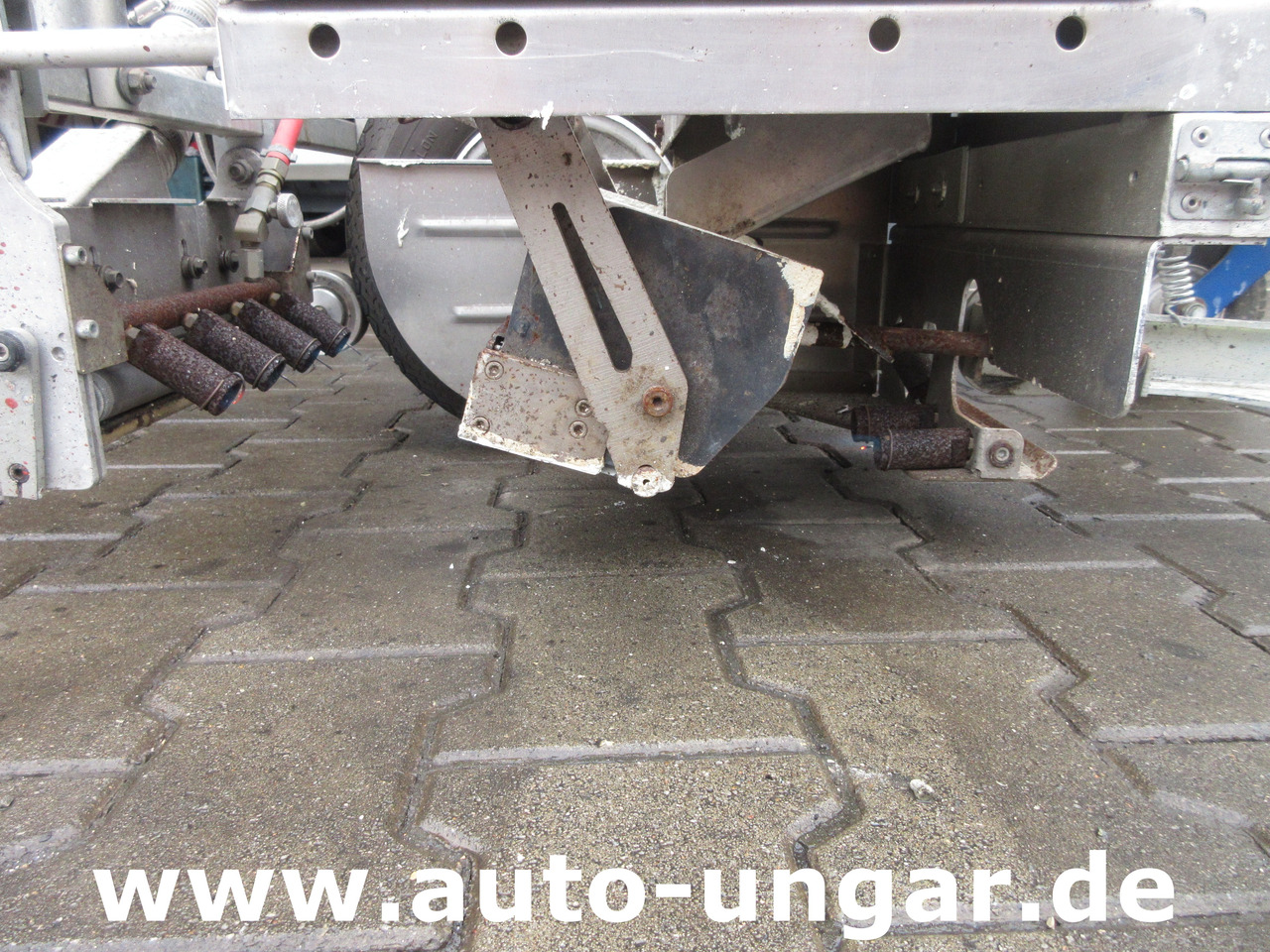 Graco ProMelt Thermolazer LineLazer 24H624 Baujahr 2022 Thermoplastic Roadmarking - Technika pro ukládaní asfaltu: obrázek 5 Graco ProMelt Thermolazer LineLazer 24H624 Baujahr 2022 Thermoplastic Roadmarking - Technika pro ukládaní asfaltu: obrázek 5