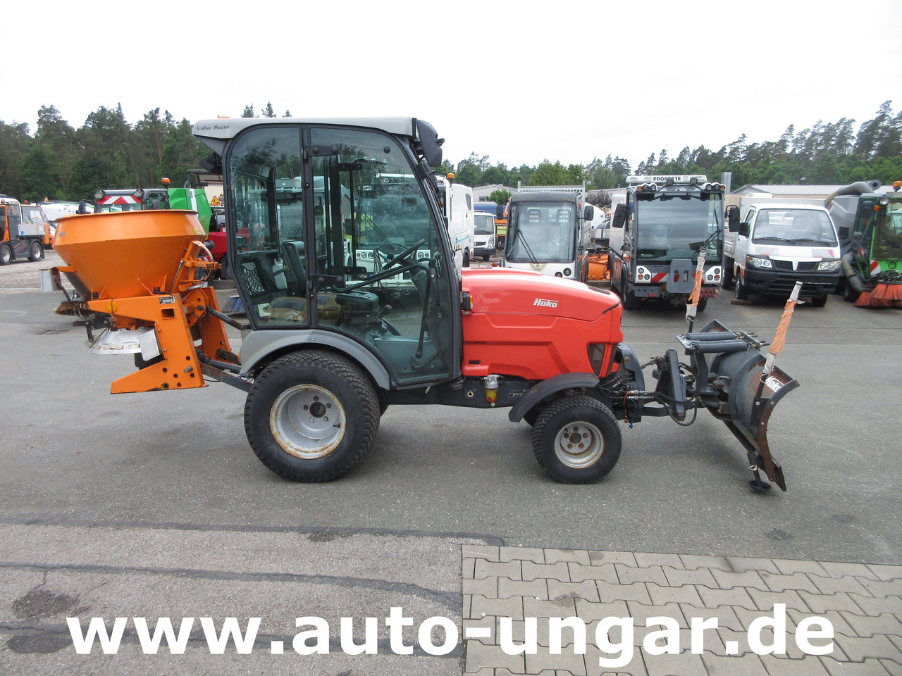 HAKO Hakotrac 2650 DA Winterdienst Schneepflug & Streuer 4x4 Zapfwelle Hydraulik - Komunální traktor: obrázek 3 HAKO Hakotrac 2650 DA Winterdienst Schneepflug & Streuer 4x4 Zapfwelle Hydraulik - Komunální traktor: obrázek 3