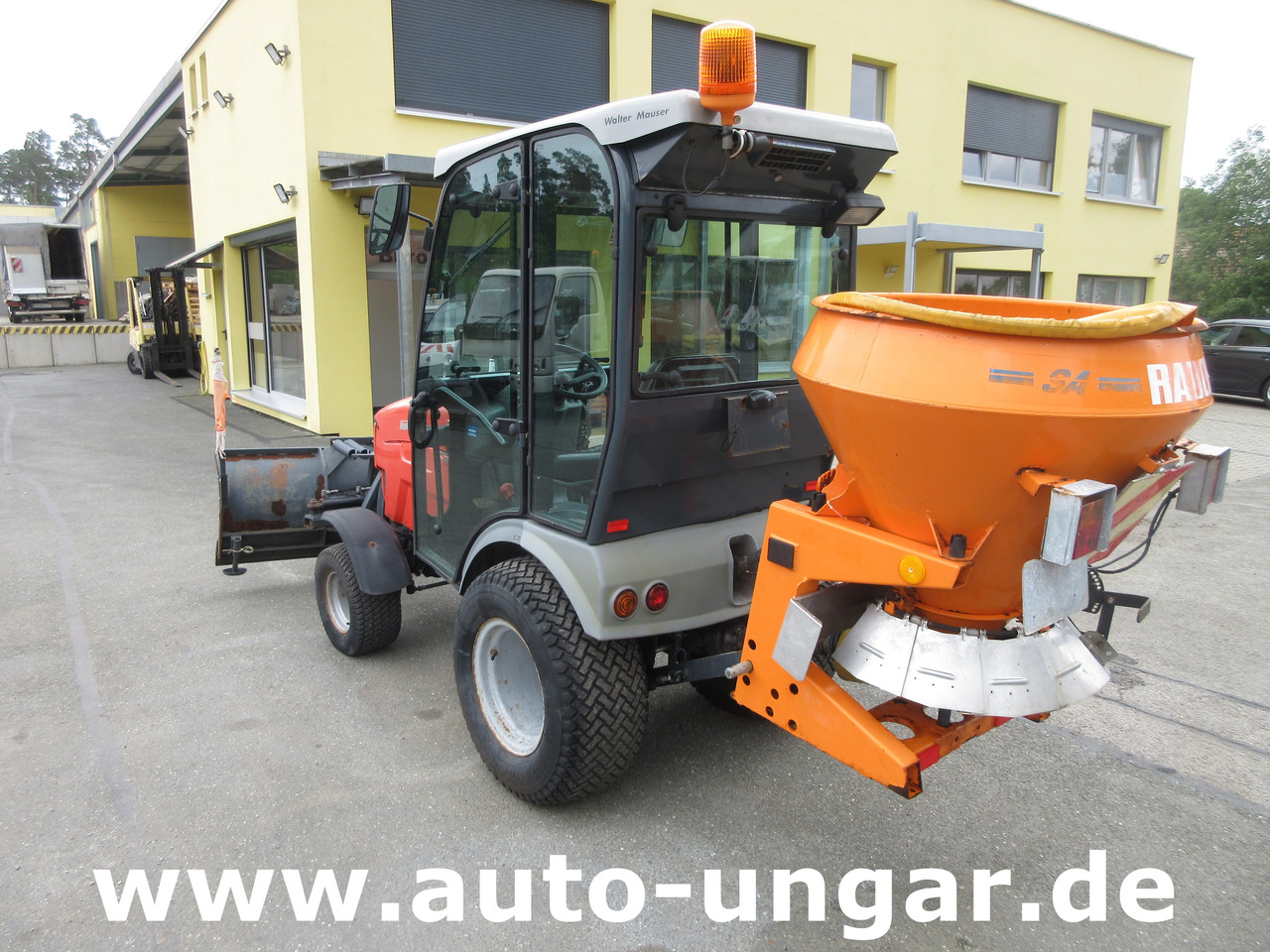 HAKO Hakotrac 2650 DA Winterdienst Schneepflug & Streuer 4x4 Zapfwelle Hydraulik - Komunální traktor: obrázek 5 HAKO Hakotrac 2650 DA Winterdienst Schneepflug & Streuer 4x4 Zapfwelle Hydraulik - Komunální traktor: obrázek 5