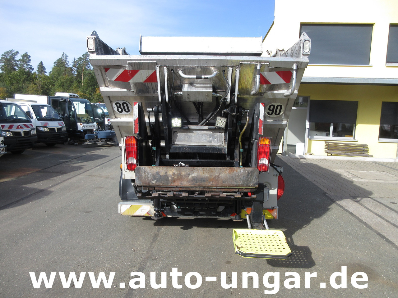Isuzu NPR 75 Müllwagen Provence Benne - Faun Lifter Presse Kipper Trittbrett Bj 12 - Vůz na odvoz odpadků: obrázek 3 Isuzu NPR 75 Müllwagen Provence Benne - Faun Lifter Presse Kipper Trittbrett Bj 12 - Vůz na odvoz odpadků: obrázek 3