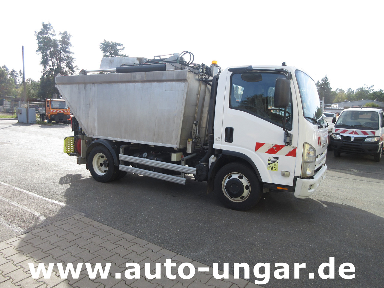 Isuzu NPR 75 Müllwagen Provence Benne - Faun Lifter Presse Kipper Trittbrett Bj 12 - Vůz na odvoz odpadků: obrázek 1 Isuzu NPR 75 Müllwagen Provence Benne - Faun Lifter Presse Kipper Trittbrett Bj 12 - Vůz na odvoz odpadků: obrázek 1