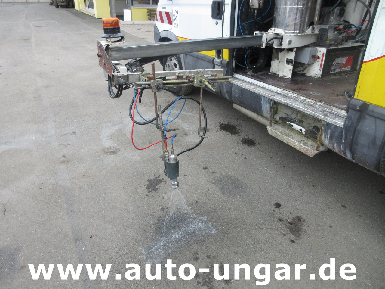 Iveco 50C15 Jetline Graco LineLazer Markiermaschine Hofmann Roadmarking Machine - Technika pro ukládaní asfaltu: obrázek 3 Iveco 50C15 Jetline Graco LineLazer Markiermaschine Hofmann Roadmarking Machine - Technika pro ukládaní asfaltu: obrázek 3