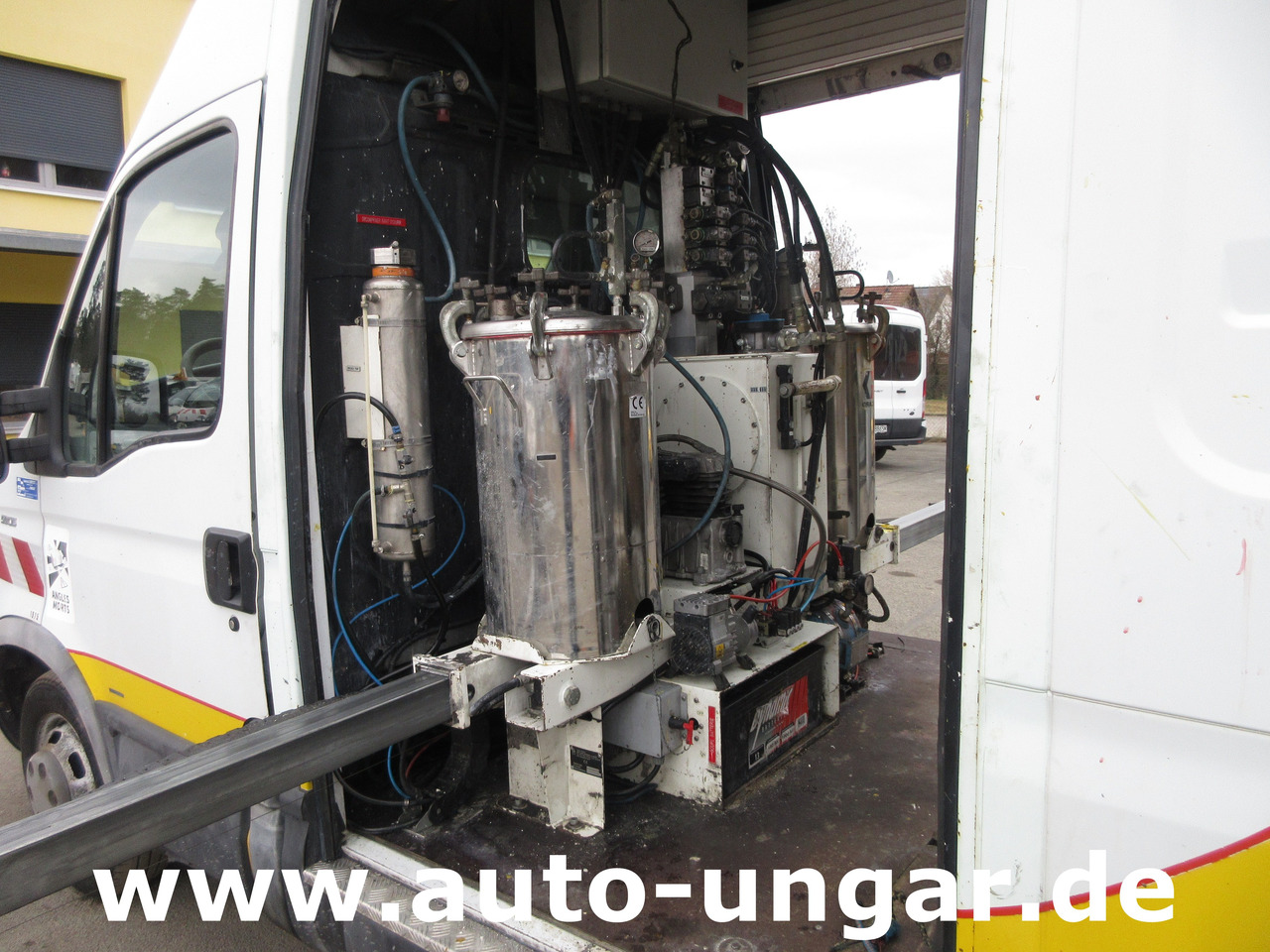 Iveco 50C15 Jetline Graco LineLazer Markiermaschine Hofmann Roadmarking Machine - Technika pro ukládaní asfaltu: obrázek 4 Iveco 50C15 Jetline Graco LineLazer Markiermaschine Hofmann Roadmarking Machine - Technika pro ukládaní asfaltu: obrázek 4