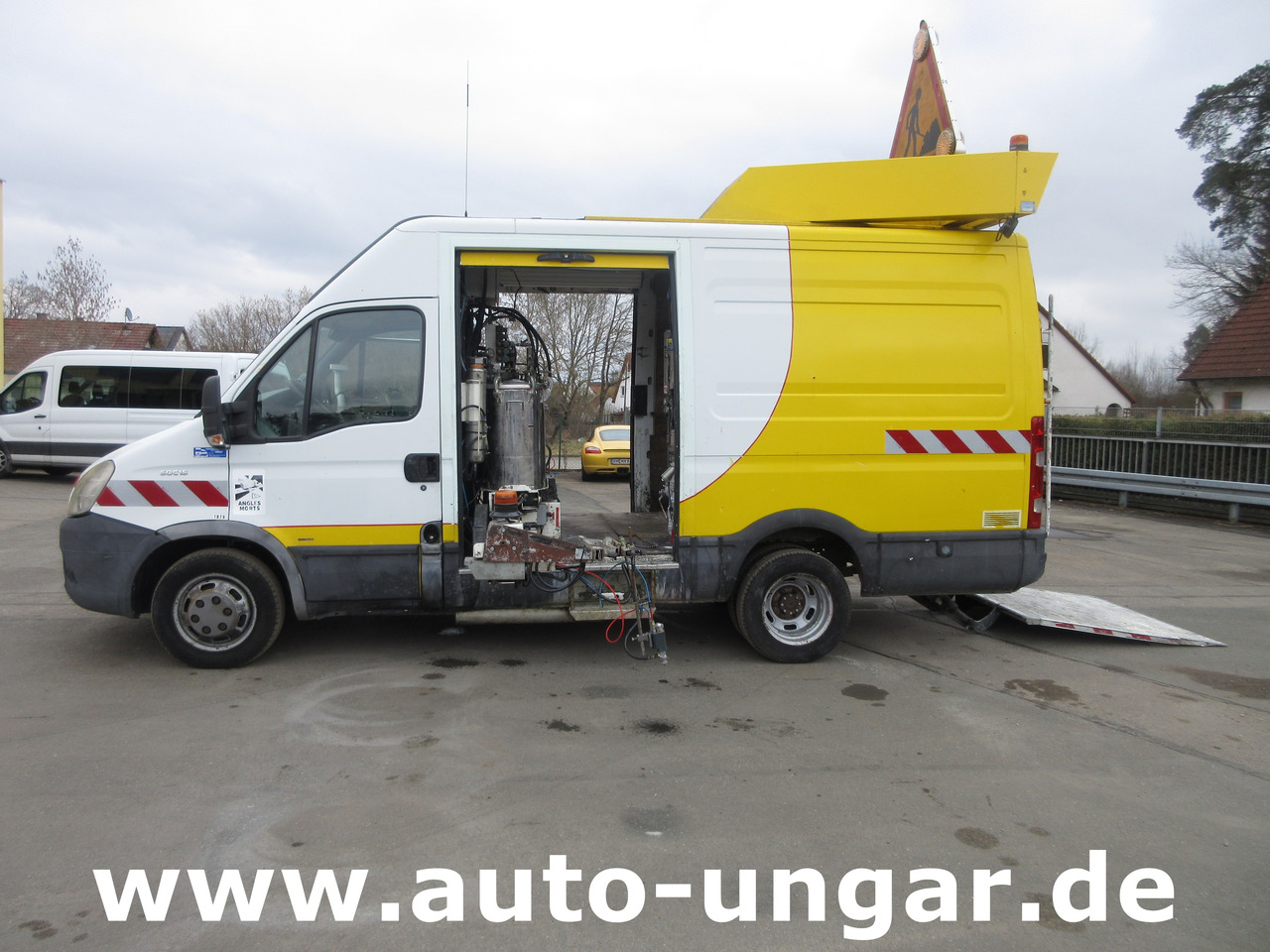 Iveco 50C15 Jetline Graco LineLazer Markiermaschine Hofmann Roadmarking Machine - Technika pro ukládaní asfaltu: obrázek 2 Iveco 50C15 Jetline Graco LineLazer Markiermaschine Hofmann Roadmarking Machine - Technika pro ukládaní asfaltu: obrázek 2