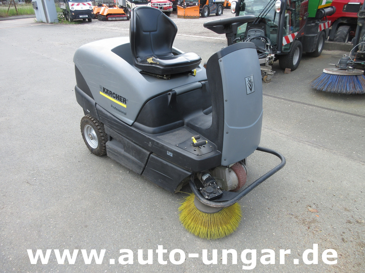 KÄRCHER KM 100/100 RBP Pack 1.280-112.0 elektrische Parkplatzkehrmaschine Hallenkehrmaschine Elektro - Zametací vůz: obrázek 1 KÄRCHER KM 100/100 RBP Pack 1.280-112.0 elektrische Parkplatzkehrmaschine Hallenkehrmaschine Elektro - Zametací vůz: obrázek 1