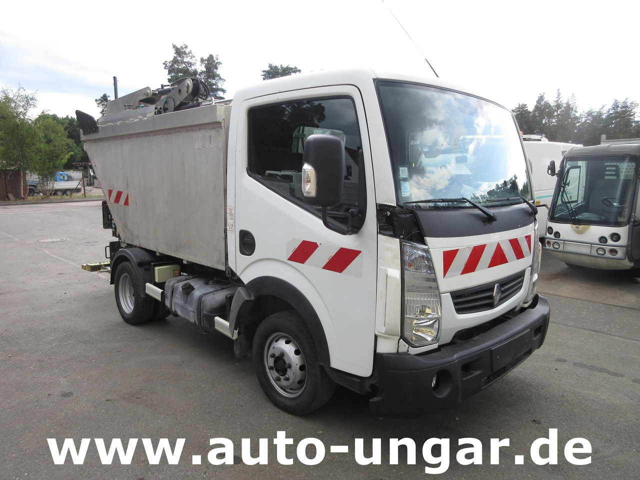 RENAULT Maxity 3.500kg Faun Provence Benne Müllwagen 5m³ Alumulde mit Presse - Vůz na odvoz odpadků: obrázek 1 RENAULT Maxity 3.500kg Faun Provence Benne Müllwagen 5m³ Alumulde mit Presse - Vůz na odvoz odpadků: obrázek 1