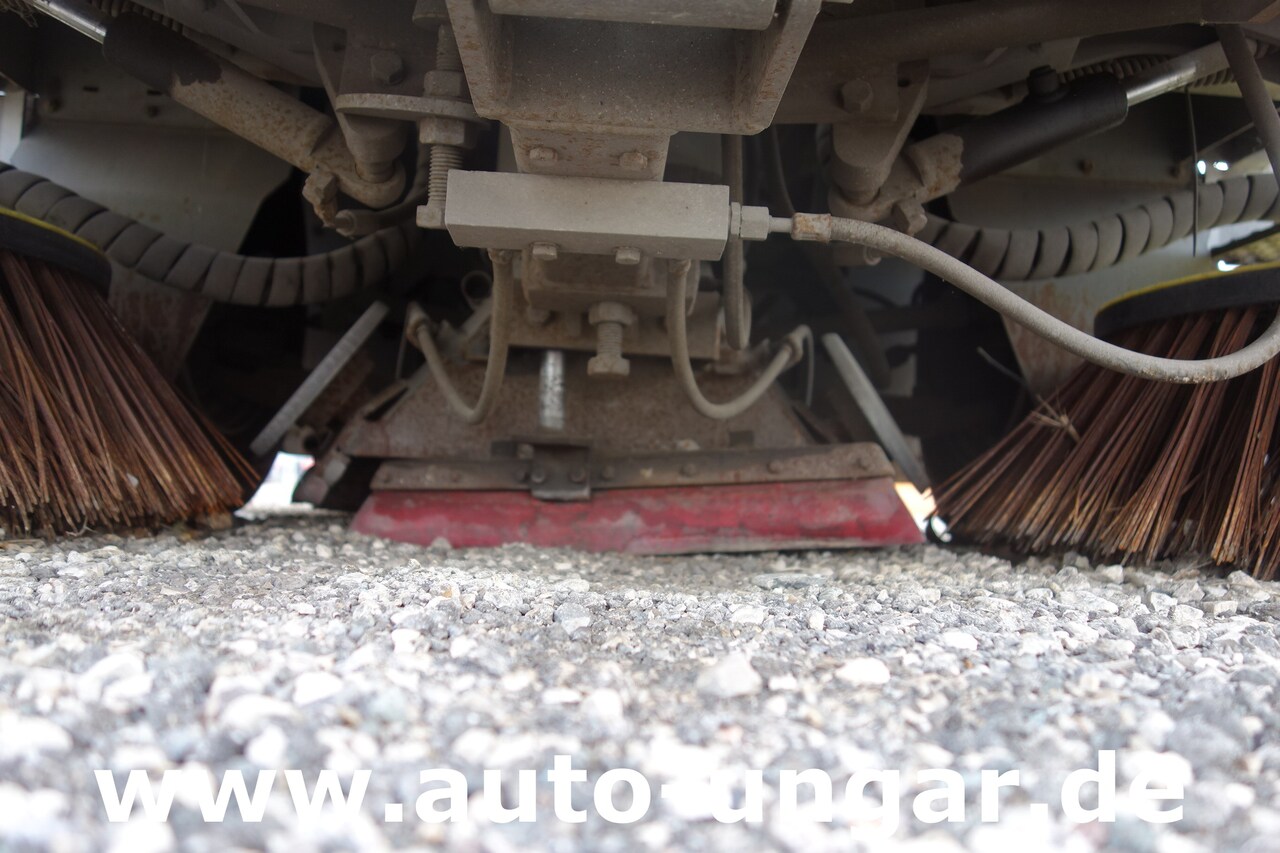 Ravo C540 / 530 Kehrmaschine - Kärcher - Heckabsaugung - Motorschaden - Zametací vůz: obrázek 5 Ravo C540 / 530 Kehrmaschine - Kärcher - Heckabsaugung - Motorschaden - Zametací vůz: obrázek 5