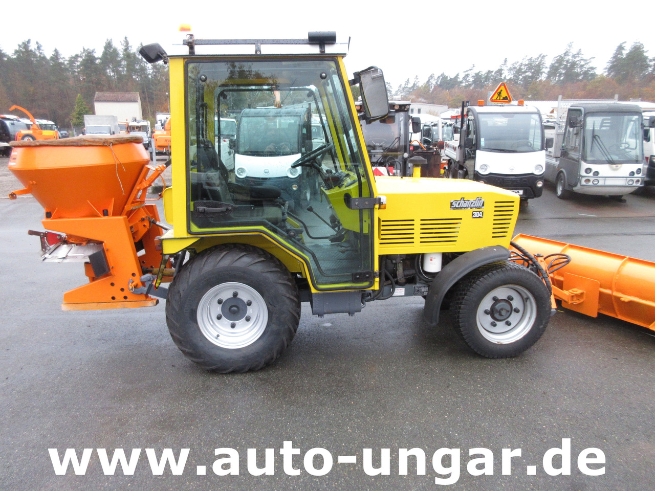 Schanzlin 304 Diesel 4x4 Winterdienst Pflug & Streuer 2-Sitzer Zapfwelle - Komunální traktor: obrázek 4 Schanzlin 304 Diesel 4x4 Winterdienst Pflug & Streuer 2-Sitzer Zapfwelle - Komunální traktor: obrázek 4