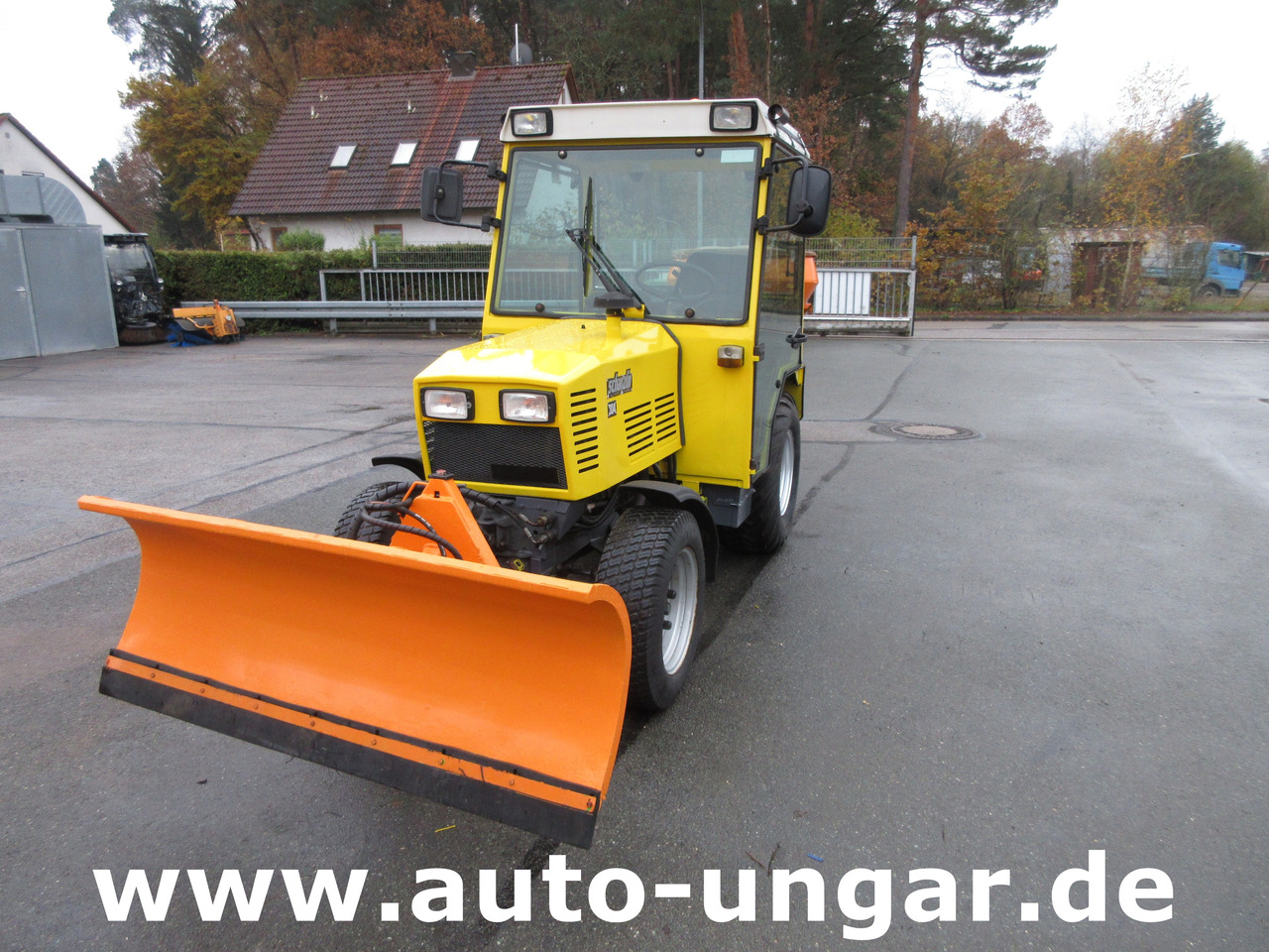 Schanzlin 304 Diesel 4x4 Winterdienst Pflug & Streuer 2-Sitzer Zapfwelle - Komunální traktor: obrázek 1 Schanzlin 304 Diesel 4x4 Winterdienst Pflug & Streuer 2-Sitzer Zapfwelle - Komunální traktor: obrázek 1