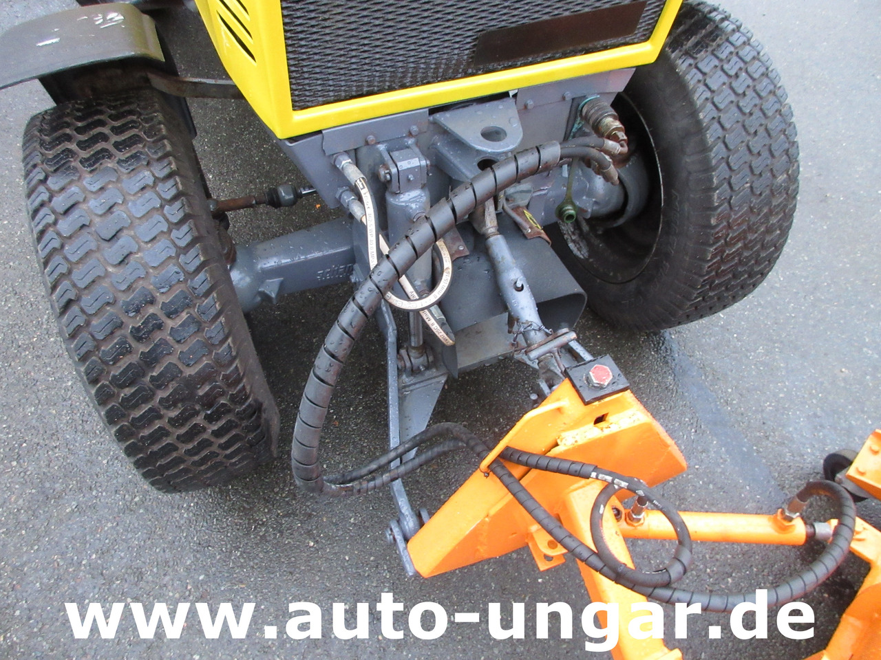 Schanzlin 304 Diesel 4x4 Winterdienst Pflug & Streuer 2-Sitzer Zapfwelle - Komunální traktor: obrázek 3 Schanzlin 304 Diesel 4x4 Winterdienst Pflug & Streuer 2-Sitzer Zapfwelle - Komunální traktor: obrázek 3