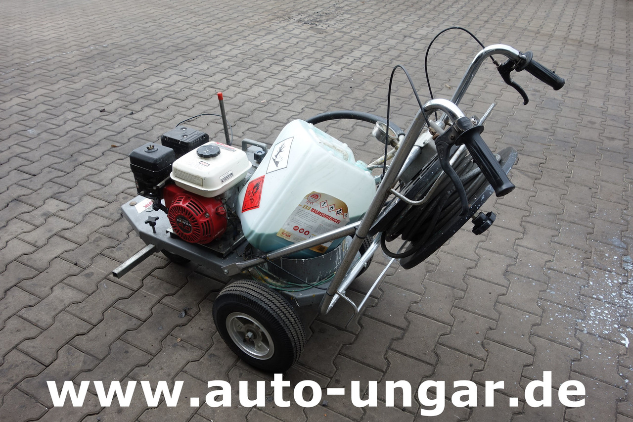 Titan Promark 690 Graco LineLazer Airless Roadmarking Machine Markiermaschine - Technika pro ukládaní asfaltu: obrázek 1 Titan Promark 690 Graco LineLazer Airless Roadmarking Machine Markiermaschine - Technika pro ukládaní asfaltu: obrázek 1