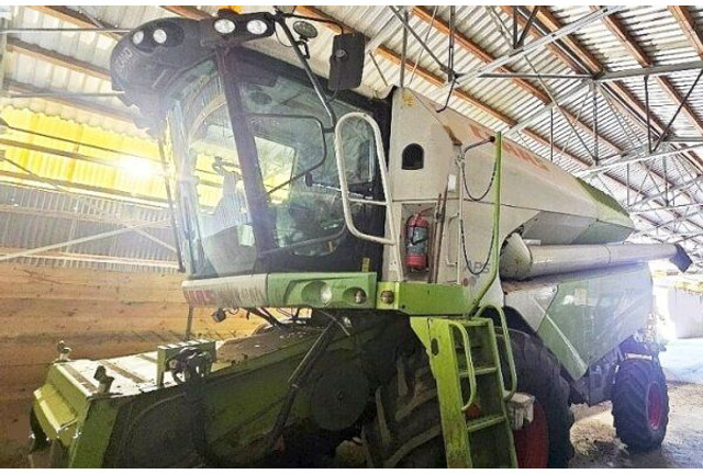 Claas Tucano 450 (839) +V 750 - Sklízecí mlátička: obrázek 1 Claas Tucano 450 (839) +V 750 - Sklízecí mlátička: obrázek 1