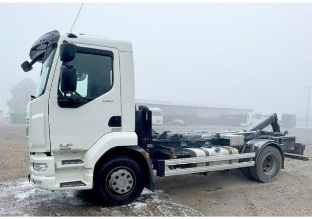 DAF LF260 FA +2024! (CZ)CTS - Hákový nosič kontejnerů: obrázek 2 DAF LF260 FA +2024! (CZ)CTS - Hákový nosič kontejnerů: obrázek 2