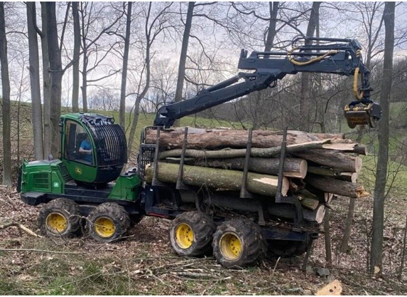 John Deere 1010E 8W - Vyvážecí přívěs: obrázek 1 John Deere 1010E 8W - Vyvážecí přívěs: obrázek 1