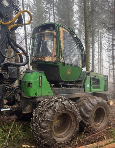 John Deere 1010E 8W - Vyvážecí přívěs: obrázek 3 John Deere 1010E 8W - Vyvážecí přívěs: obrázek 3