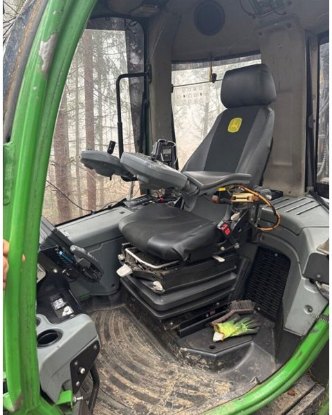John Deere 1010E 8W - Vyvážecí přívěs: obrázek 5 John Deere 1010E 8W - Vyvážecí přívěs: obrázek 5