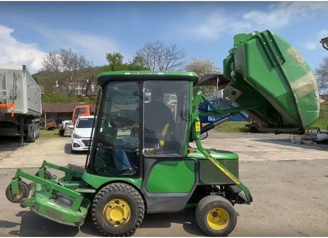 John Deere 1565 Serie II 4WD + MCS 600H - Sekačka na trávu: obrázek 2 John Deere 1565 Serie II 4WD + MCS 600H - Sekačka na trávu: obrázek 2