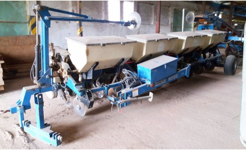 Kinze 3000 (8x lines 75 - Přesný secí stroj: obrázek 2 Kinze 3000 (8x lines 75 - Přesný secí stroj: obrázek 2
