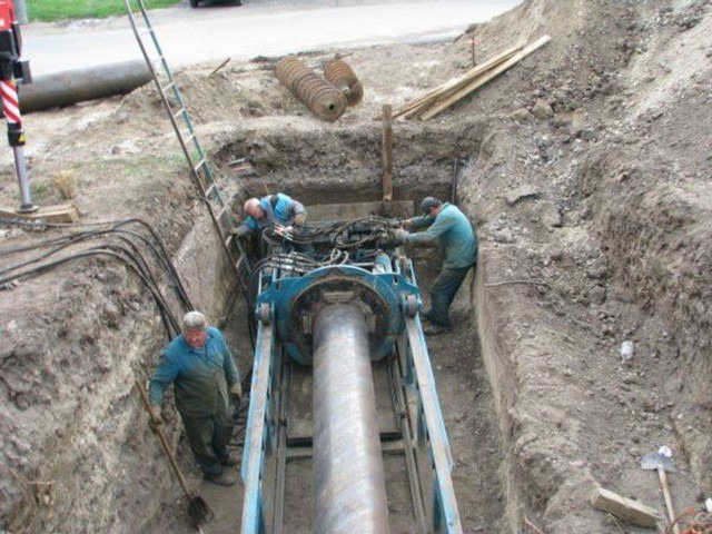 Protlak pipe Rohrleitung rury - Pokladač potrubí: obrázek 1 Protlak pipe Rohrleitung rury - Pokladač potrubí: obrázek 1