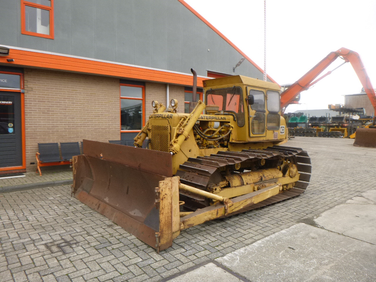 CATERPILLAR D4D LGP - Buldozer: obrázek 1 CATERPILLAR D4D LGP - Buldozer: obrázek 1