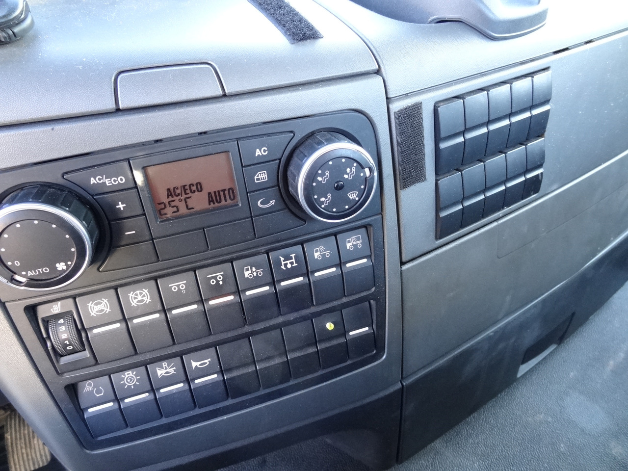 MAN TGS 35.440 8X2 Haken/ Silosteller M-Tec - Hákový nosič kontejnerů: obrázek 5 MAN TGS 35.440 8X2 Haken/ Silosteller M-Tec - Hákový nosič kontejnerů: obrázek 5