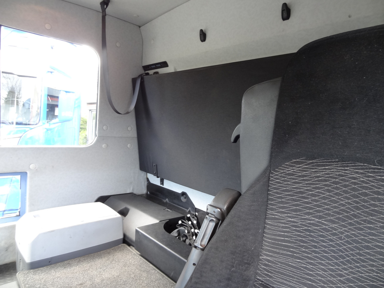 Mercedes-Benz Actros 2533 6X2 HMF 1820 Langmaterial - Nákladní automobil valníkový/ Plošinový, Auto s hydraulickou rukou: obrázek 5 Mercedes-Benz Actros 2533 6X2 HMF 1820 Langmaterial - Nákladní automobil valníkový/ Plošinový, Auto s hydraulickou rukou: obrázek 5