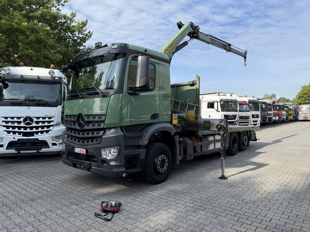 Mercedes-Benz Arocs 2542 6X2 Kran Palfinger 16001 - Nákladní automobil valníkový/ Plošinový, Auto s hydraulickou rukou: obrázek 1 Mercedes-Benz Arocs 2542 6X2 Kran Palfinger 16001 - Nákladní automobil valníkový/ Plošinový, Auto s hydraulickou rukou: obrázek 1