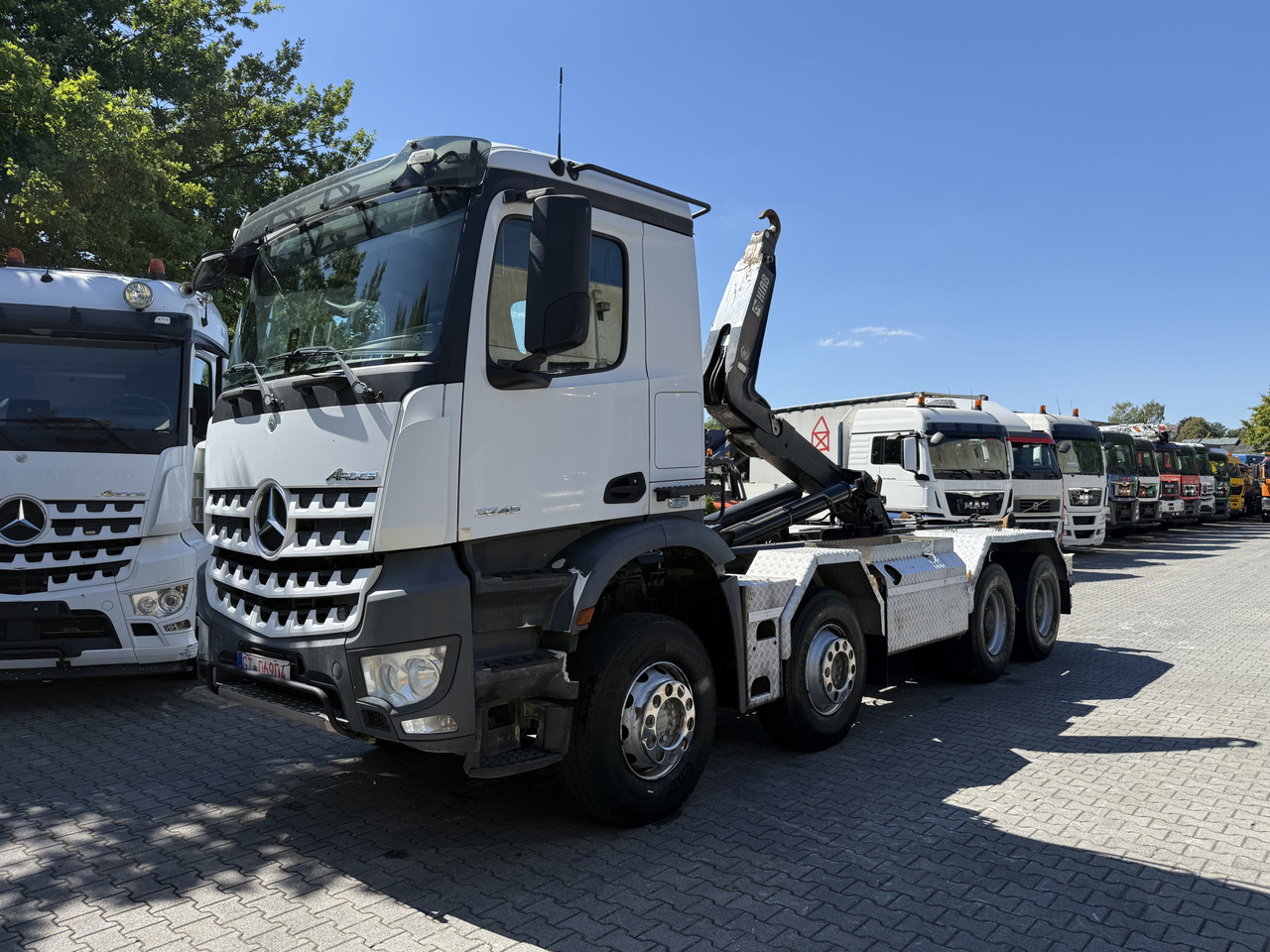 Mercedes-Benz Arocs 3245 K 8X4 Haken - Hákový nosič kontejnerů: obrázek 1 Mercedes-Benz Arocs 3245 K 8X4 Haken - Hákový nosič kontejnerů: obrázek 1